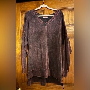 ZENANA 2X Mineral Wash V-Neck High-Low Dark Burgundy Hem Top. Pre-owned EUC